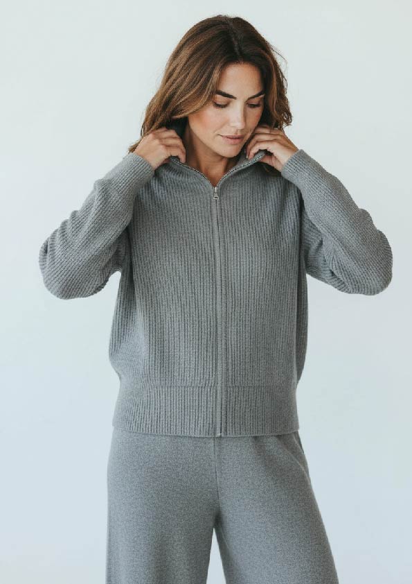 Костюм женский