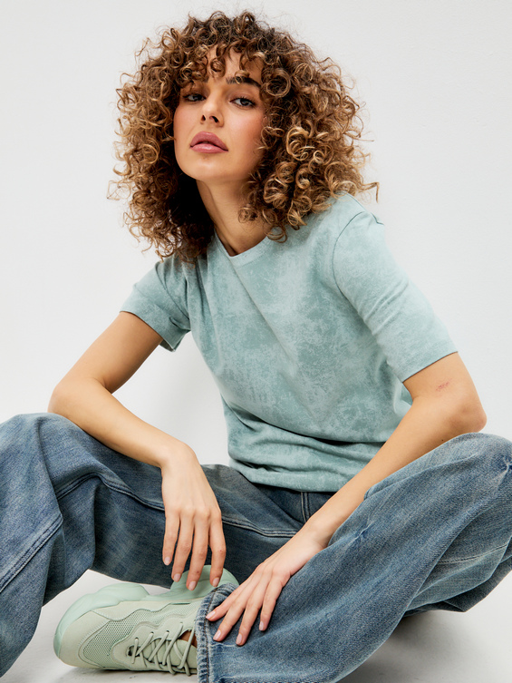 Футболка женская